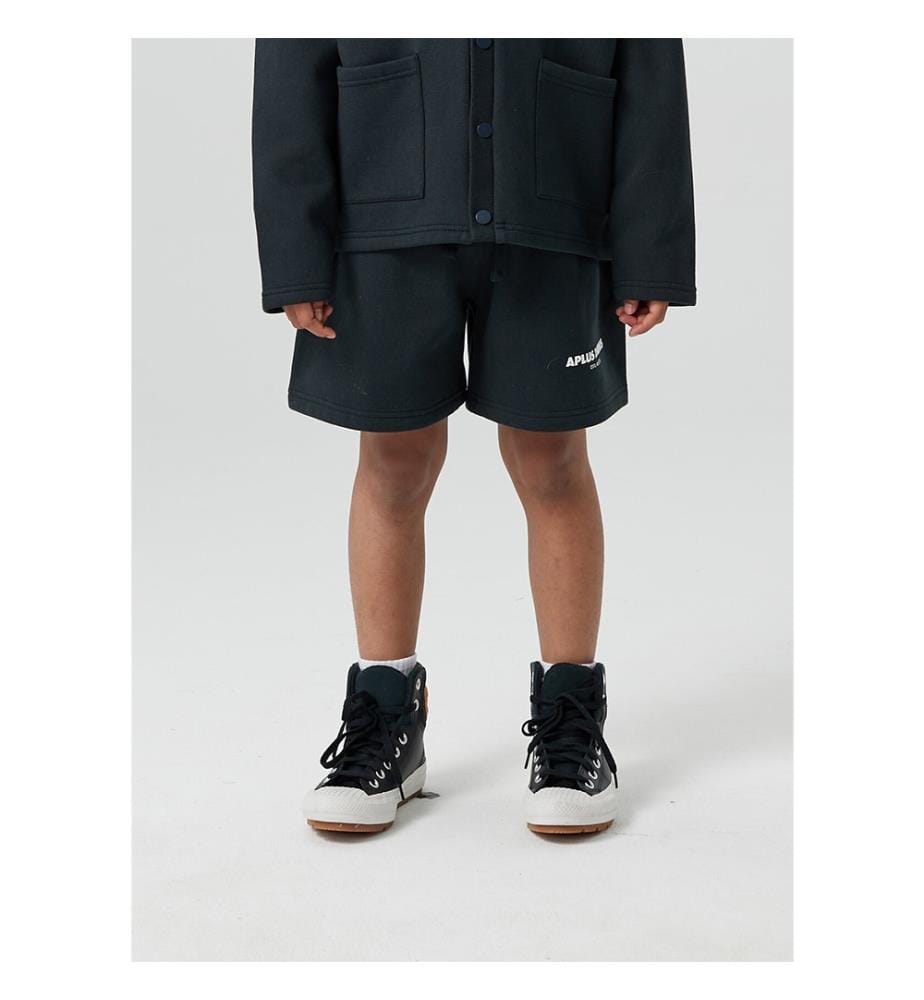 Fleece-Shorts mit Kordelzug und gestapeltem Logo – Schwarz