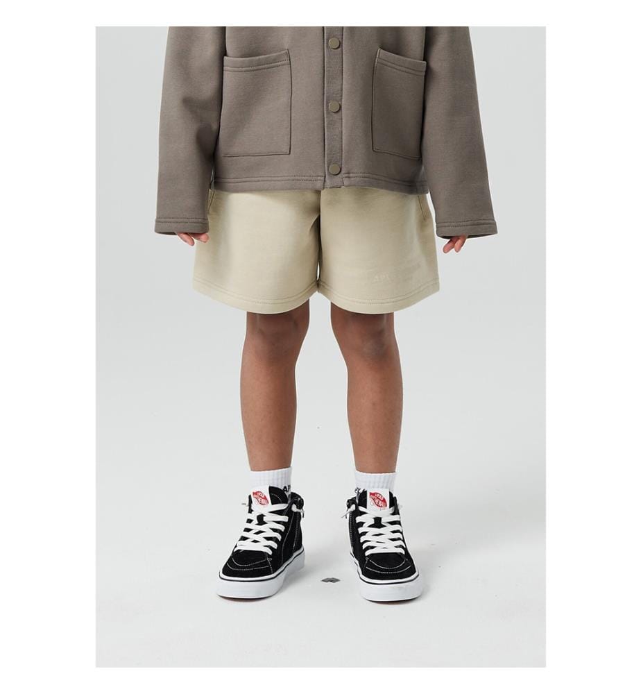 Fleece-Shorts mit Kordelzug und gestapeltem Logo – Sand
