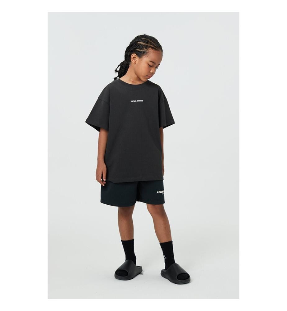T-Shirt mit kleinem Logo und geradem Schnitt – Schwarz