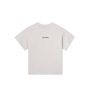 T-Shirt mit kleinem Logo und geradem Schnitt – Oat