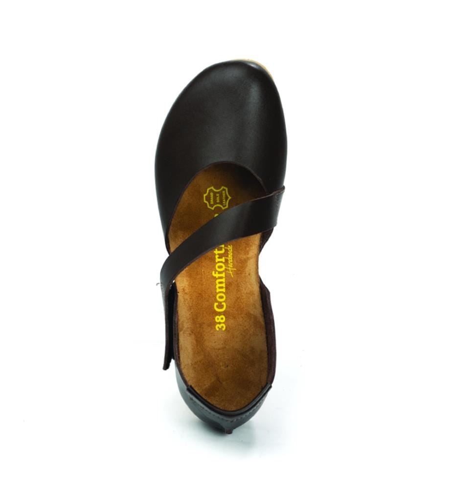 Flache Lederschuhe mit Korkfussbett - Braun