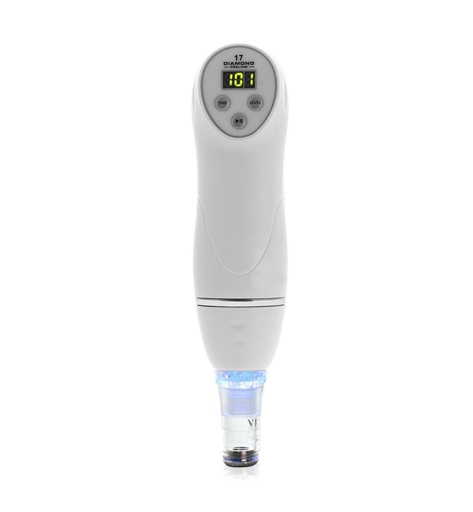 Instrument de peeling, aspiration des points noirs, microdermabrasion au diamant. Nettoyage de la peau et des pores