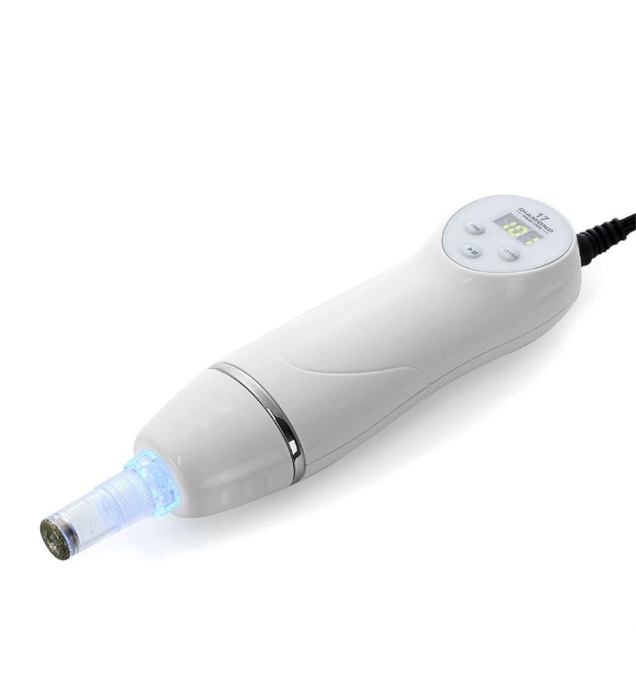 Instrument de peeling, aspiration des points noirs, microdermabrasion au diamant. Nettoyage de la peau et des pores