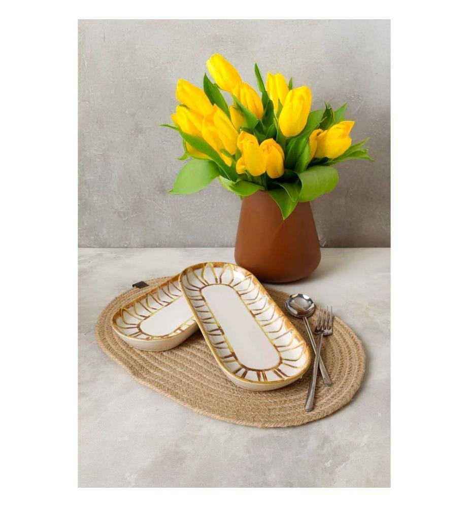 Set of 2 dishes - White, brown, and yellow