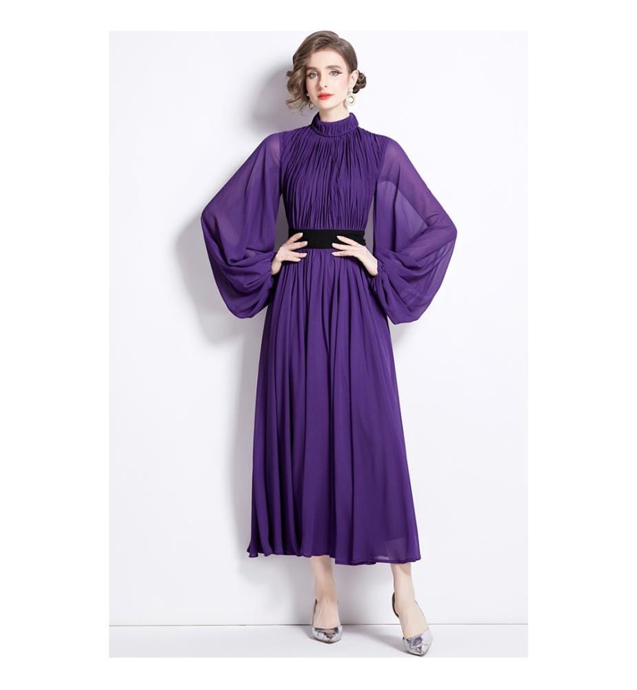 Langes, fliessendes Kleid aus violettem Musselin – Violett