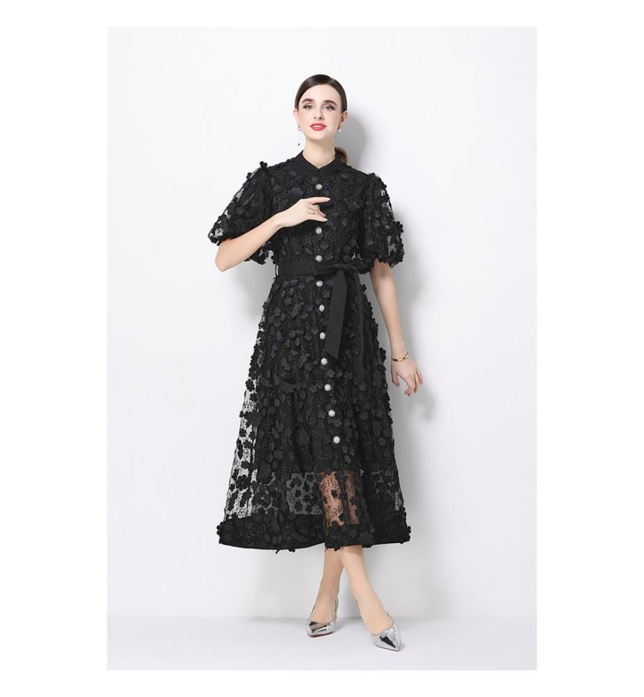 Midi-Kleid aus 3D-Strick mit Blumenmuster und Taillengürtel – Schwarz