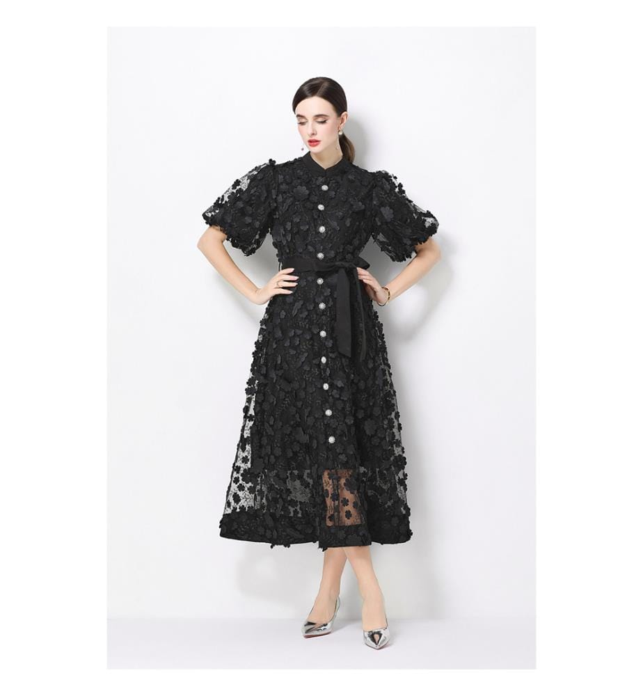 Midi-Kleid aus 3D-Strick mit Blumenmuster und Taillengürtel – Schwarz