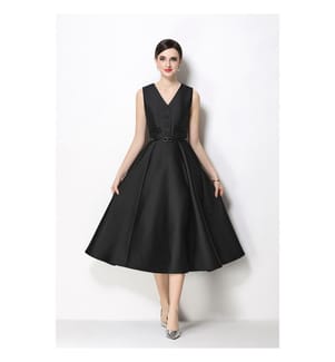 Ärmelloses Midi-Kleid aus Satin mit Taillenbund – Schwarz