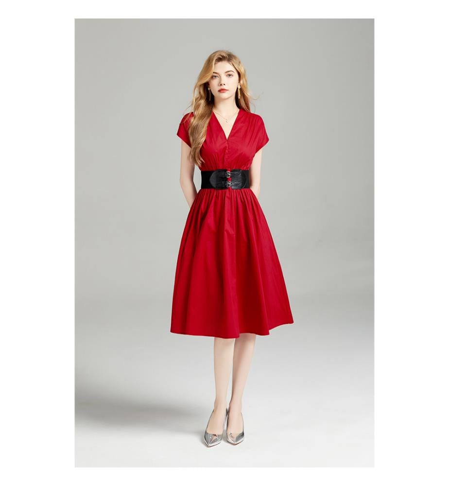 Kleid mit tailliertem Schnitt und tiefem Ausschnitt – Rot