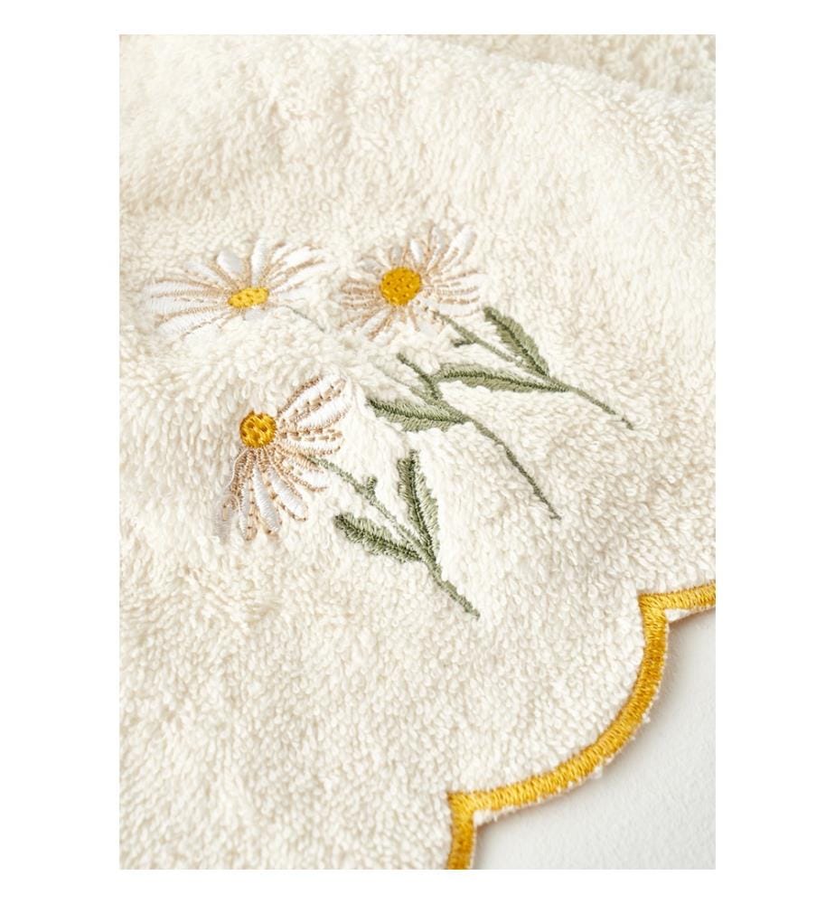 Daisy embroidered towel - Beige