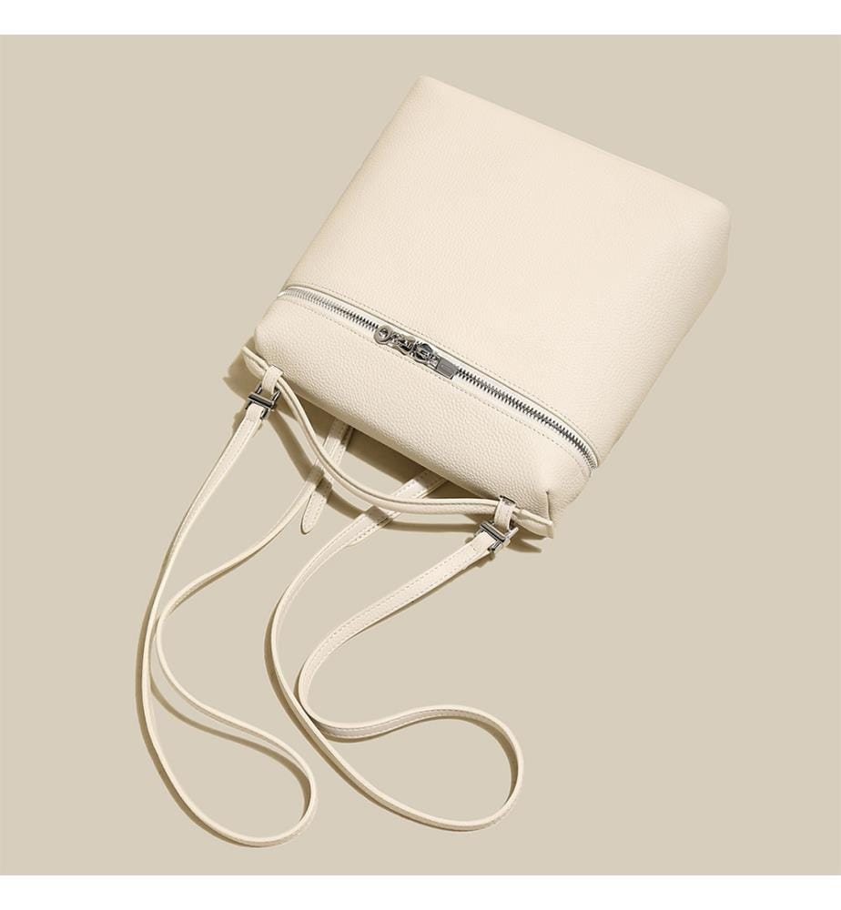 Wandlungsfähiger Rucksack aus genarbtem Leder - Ivory