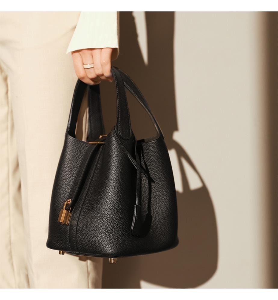 Premium Eimertasche aus genarbtem Leder - Schwarz