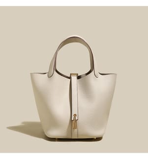 Premium Eimertasche aus genarbtem Leder - Elfenbein