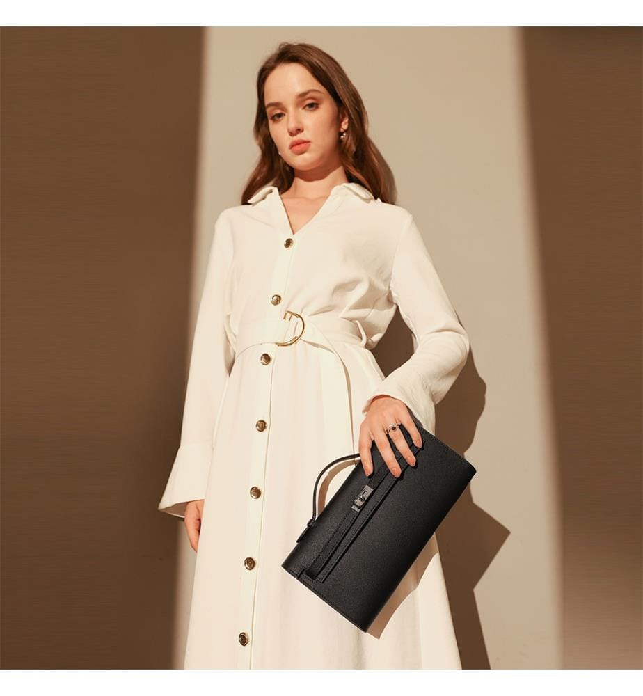 Strukturierte Clutch aus Saffiano-Leder - Schwarz
