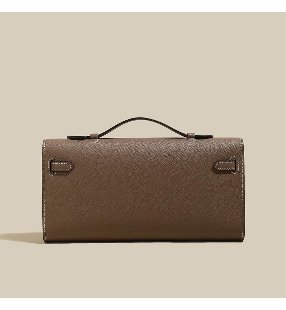 Strukturierte Clutch aus Saffiano-Leder - Taupe
