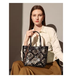 Venetia Handtasche aus Leder mit Lochmuster - Schwarz