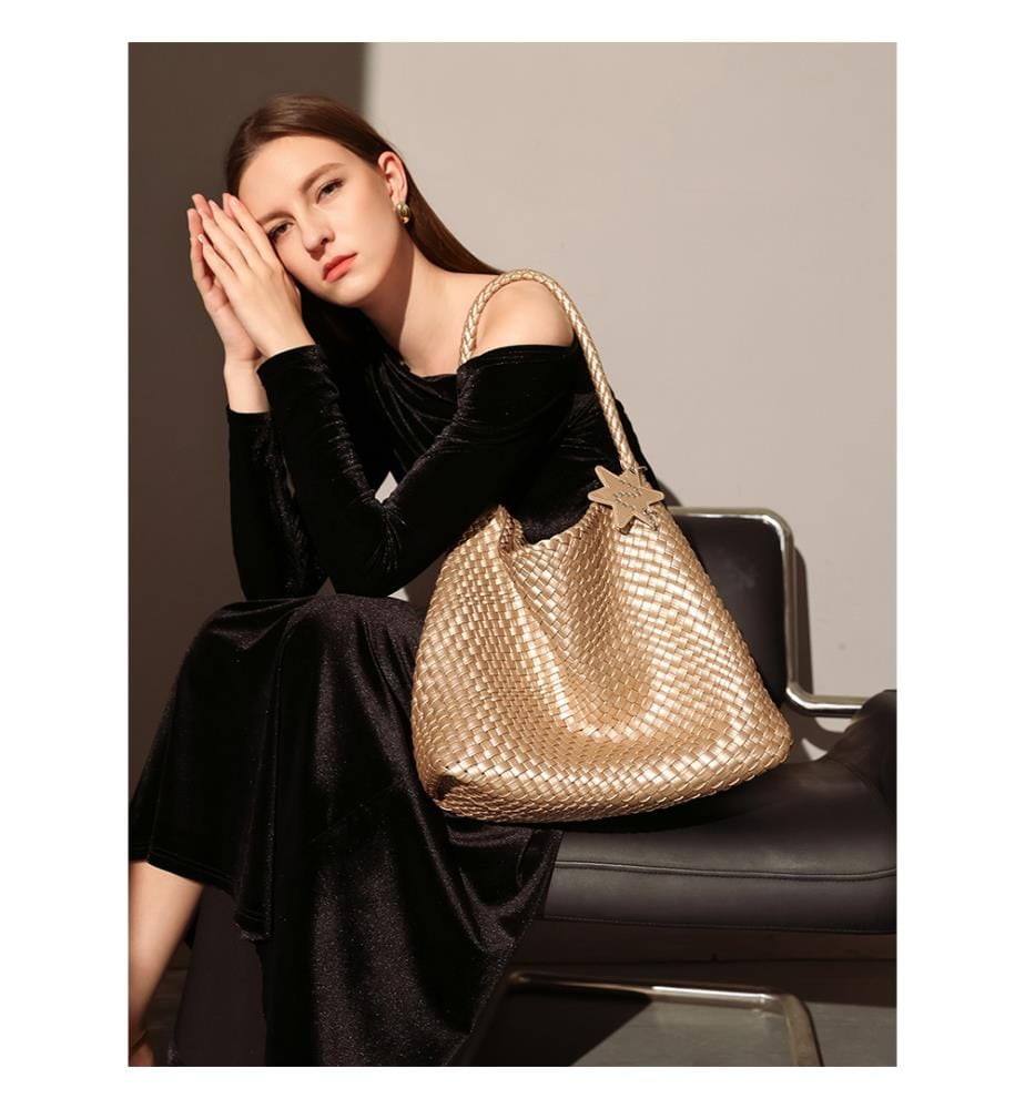 Lumière Hobo-Tasche aus geflochtenem Metallic-Leder - Champagne