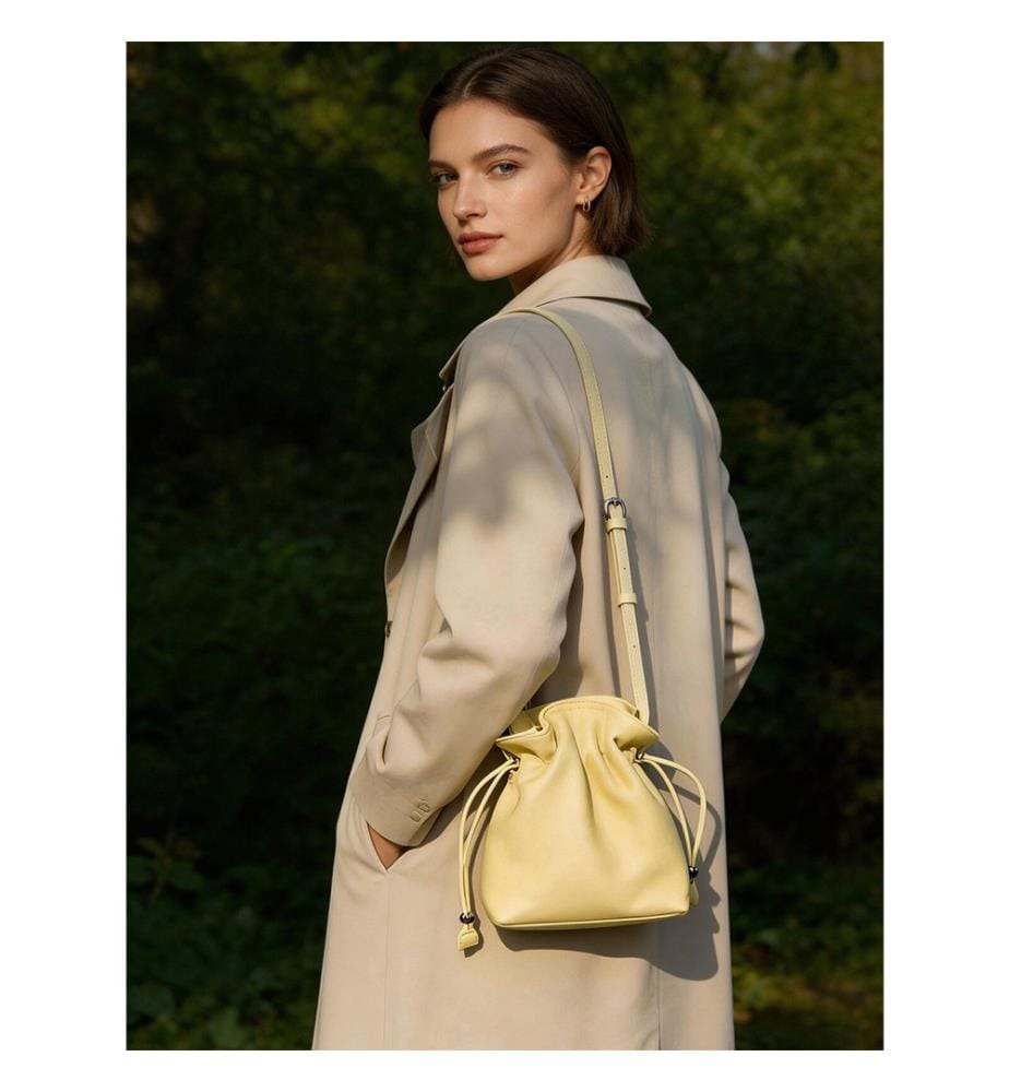 Borsa a secchiello in pelle morbida - Giallo
