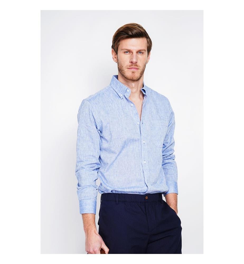 Klassisches, gerades Hemd mit Tasche – Blaue Jeans