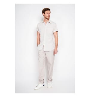 Camicia classica a manica corta con tasca sul colletto e vestibilità dritta - Lino