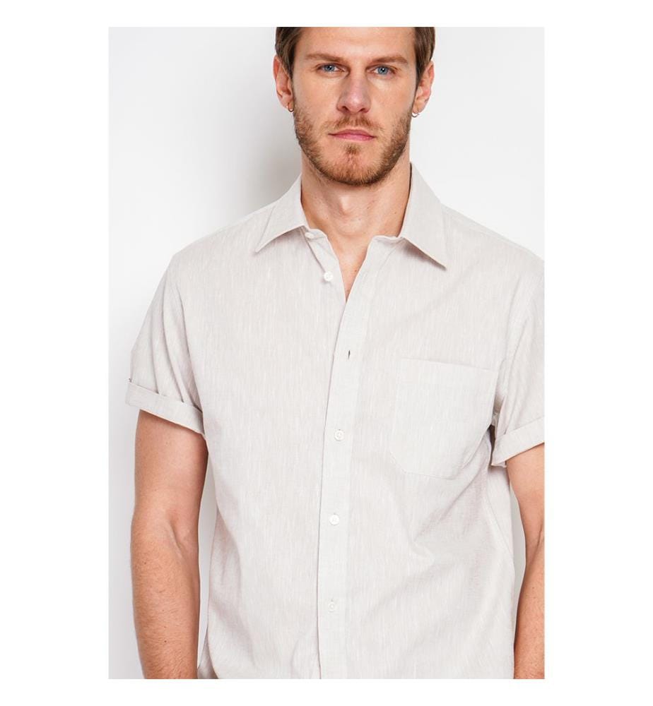 Camicia classica a manica corta con tasca sul colletto e vestibilità dritta - Lino