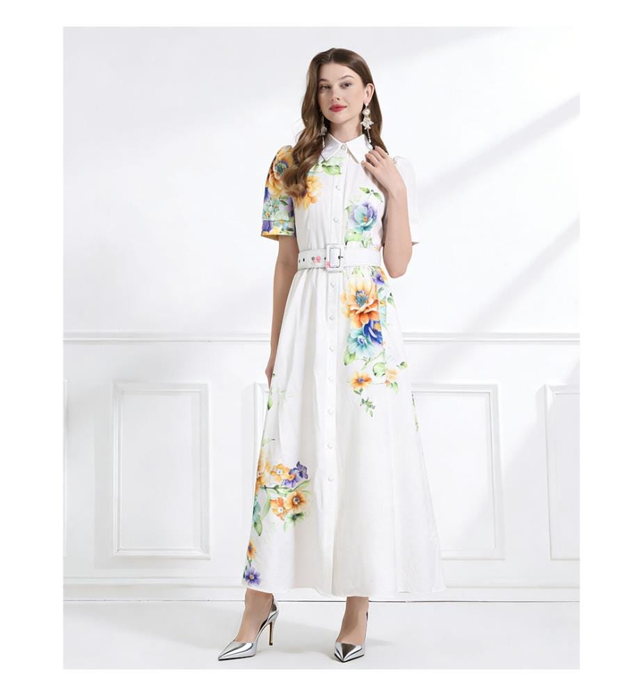 Langes, mit einem Gürtel versehenes Blumenkleid mit Knöpfen auf der Vorderseite – Weiss