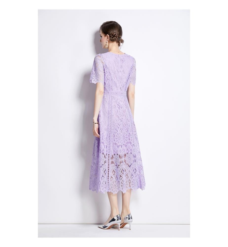 Elegant A-line midi dress in lace - Lavender