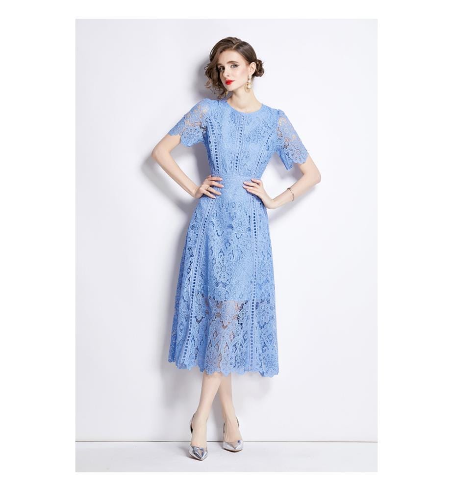 Elegant midi dress with an A-line silhouette in lace - Blue