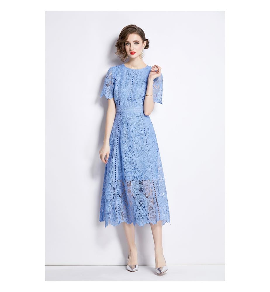 Elegant midi dress with an A-line silhouette in lace - Blue