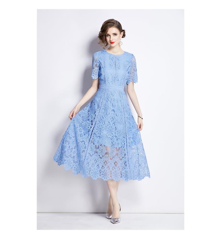 Elegant midi dress with an A-line silhouette in lace - Blue