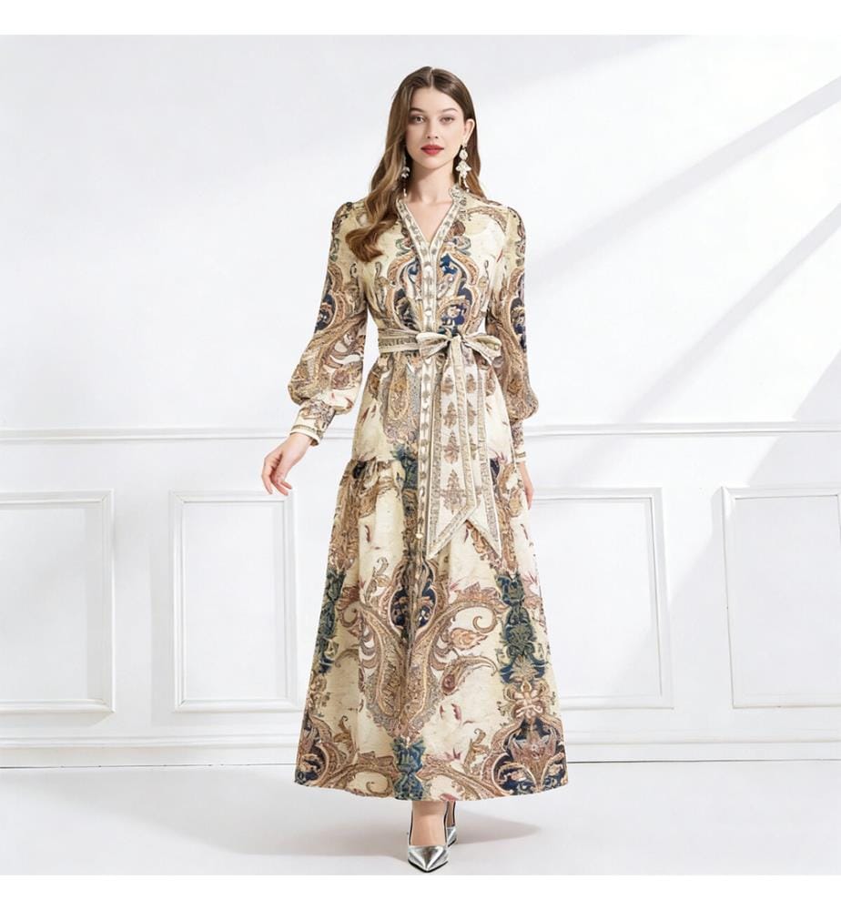 Langes Chiffonkleid mit Gürtel „Regal Paisley“ – Braun