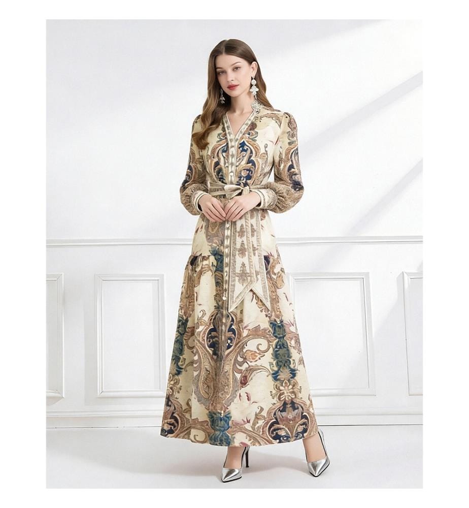 Langes Chiffonkleid mit Gürtel „Regal Paisley“ – Braun