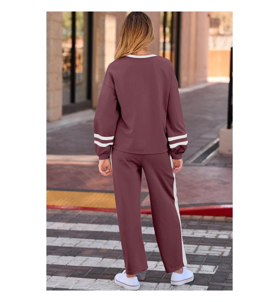 Set aus Pullover mit universitären Streifen in Mineralrot, Puffärmeln, Patchwork-Einsätzen, Kordelzug und weiter Hose