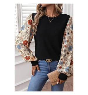 Patchwork-Oberteil mit Puffärmeln und Aprikosenblüten