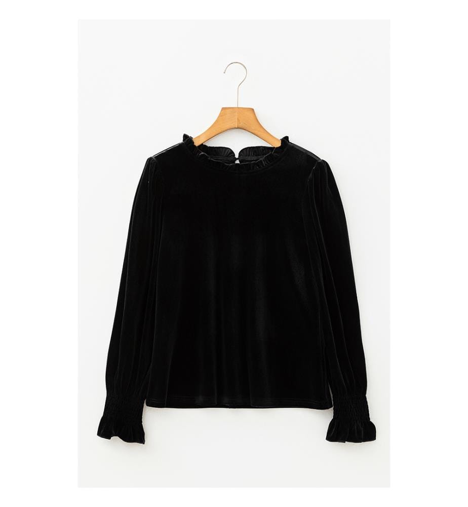 Schwarze Samtbluse mit Rüschenkragen