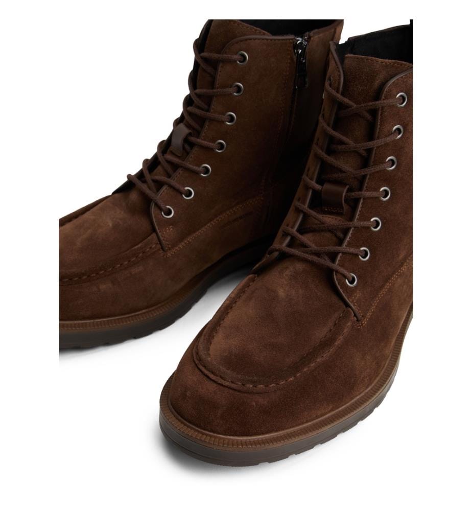 Gekerbte Mokassinstiefel aus Wildleder - braun
