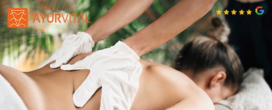 Ayurvedische Garshan-Massage mit Seidenhandschuhen