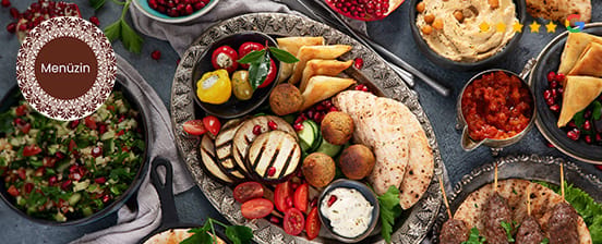 Orientalische Mezzeplatte mit Fleisch oder vegetarisch